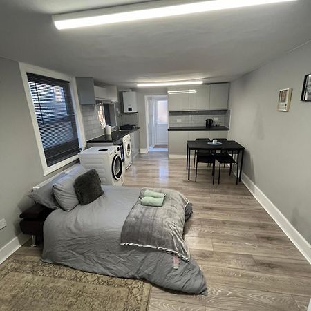 Apartamento Cozy Two Bed In Brixton Next To Station Londres Exterior foto