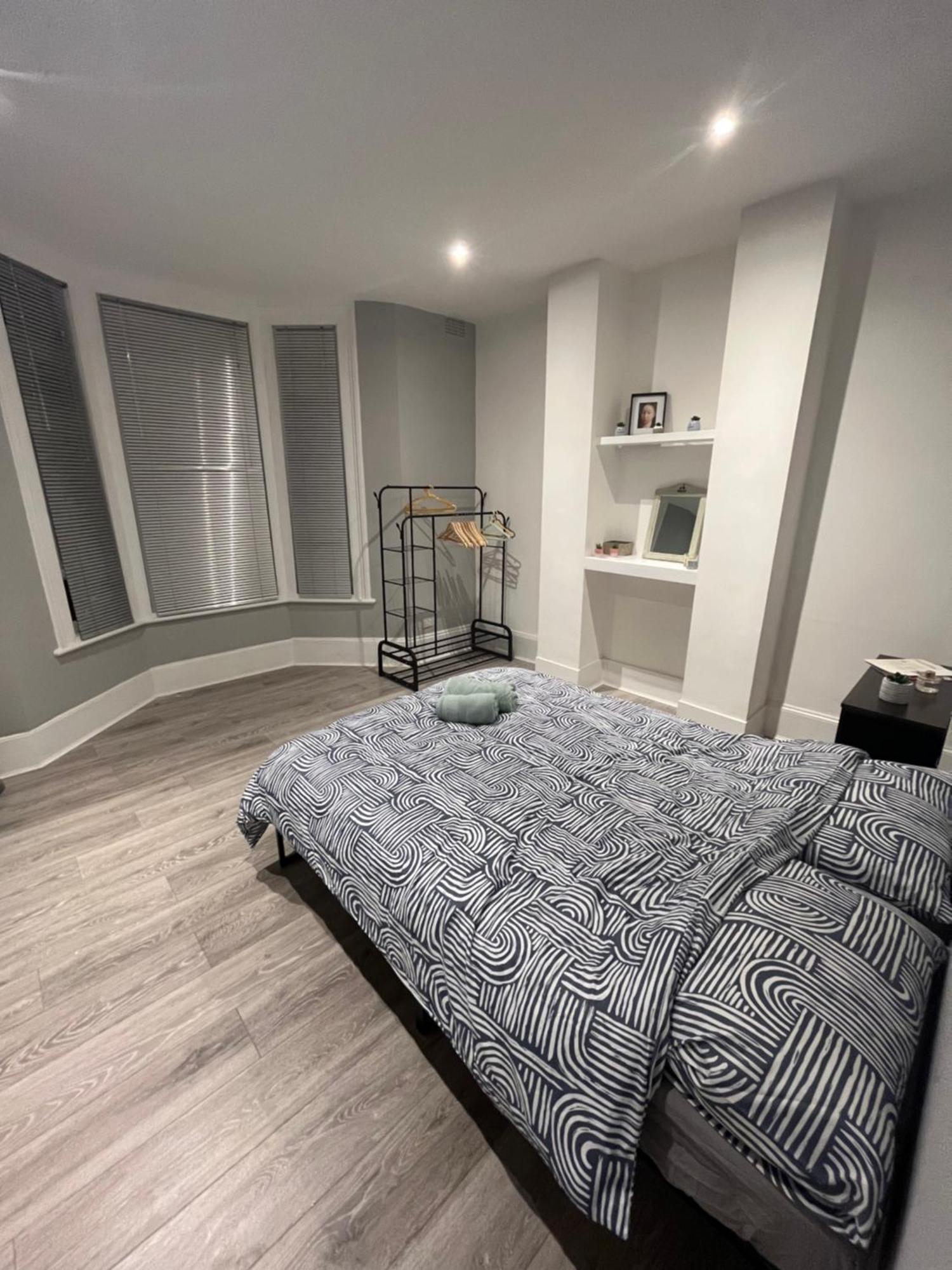 Apartamento Cozy Two Bed In Brixton Next To Station Londres Exterior foto