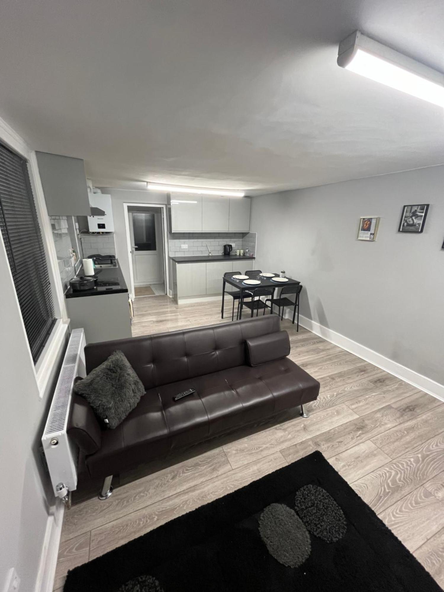 Apartamento Cozy Two Bed In Brixton Next To Station Londres Exterior foto